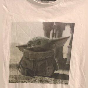 Men’s Star Wars GAP Grogu Baby Yoda Tee, Medium